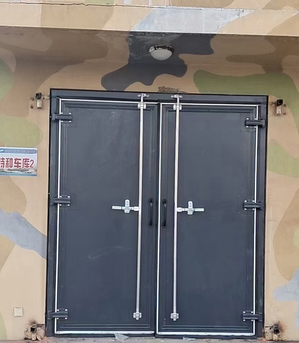 阿拉山口工业平开门