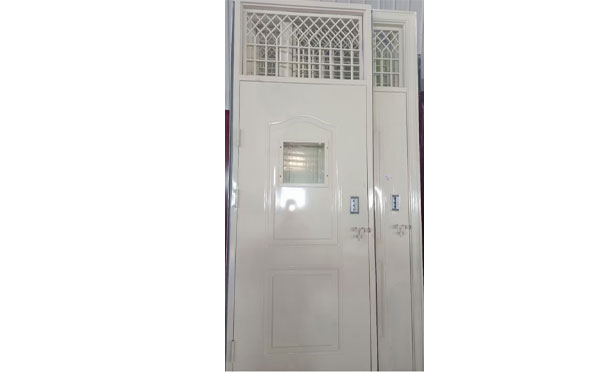 阿拉山口学校教室门