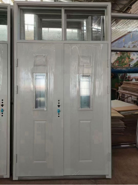 阿拉山口学校教室门