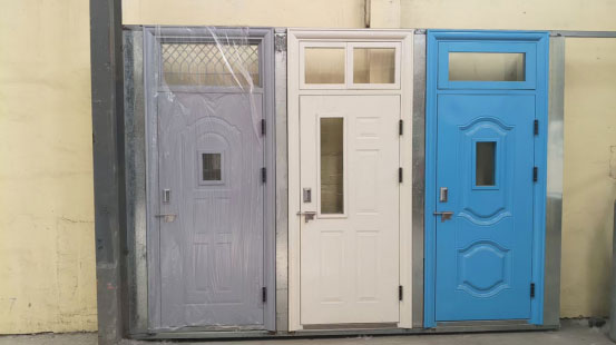 阿拉山口学校教室门