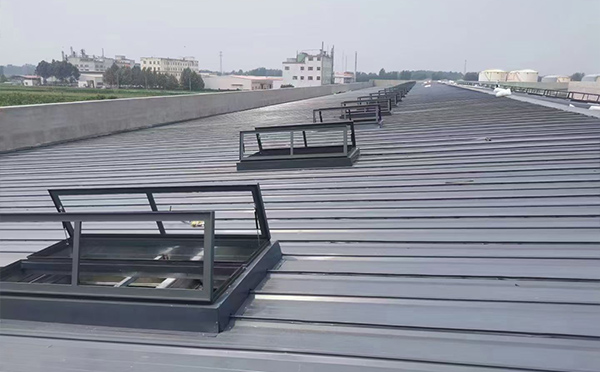 某中学室内体育馆阿拉山口排烟窗改造项目