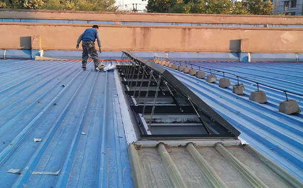 某区域性物流仓储中心阿拉山口排烟窗系统安装项目