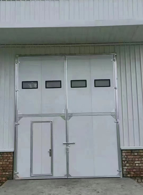 阿拉山口工业门在设备装配车间出入口的实施记录