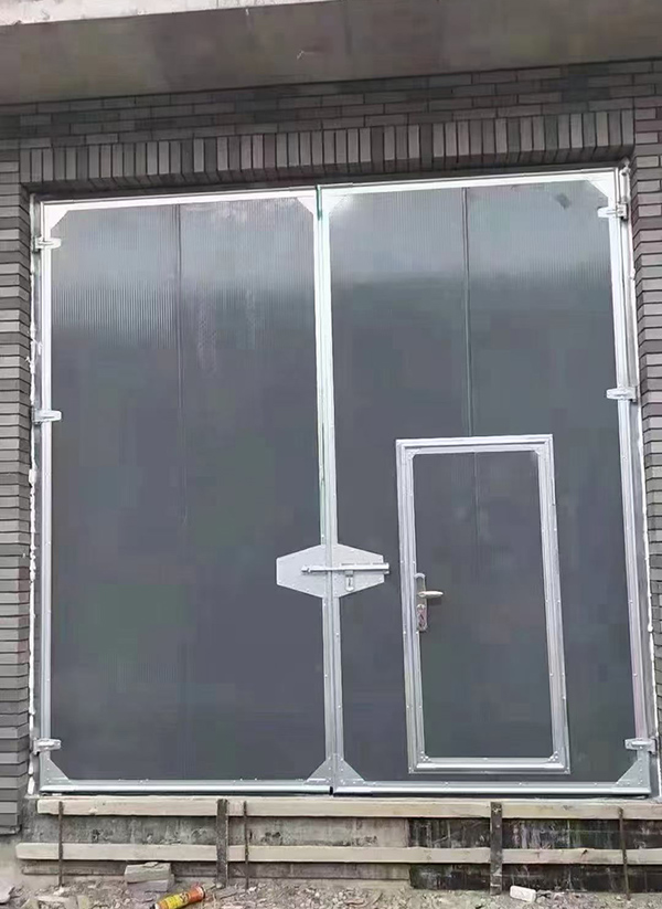 阿拉山口工业平开门在大型设备制造车间的应用实例